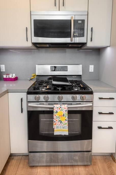 Chic And Elegant 2-Bedroom Haven W/ Roof Deck Los Angeles Bagian luar foto