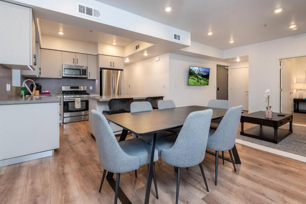 Chic And Elegant 2-Bedroom Haven W/ Roof Deck Los Angeles Bagian luar foto