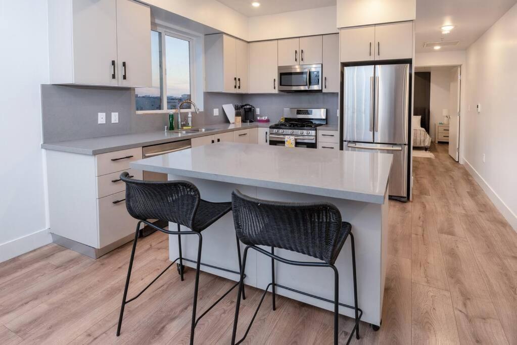 Chic And Elegant 2-Bedroom Haven W/ Roof Deck Los Angeles Bagian luar foto