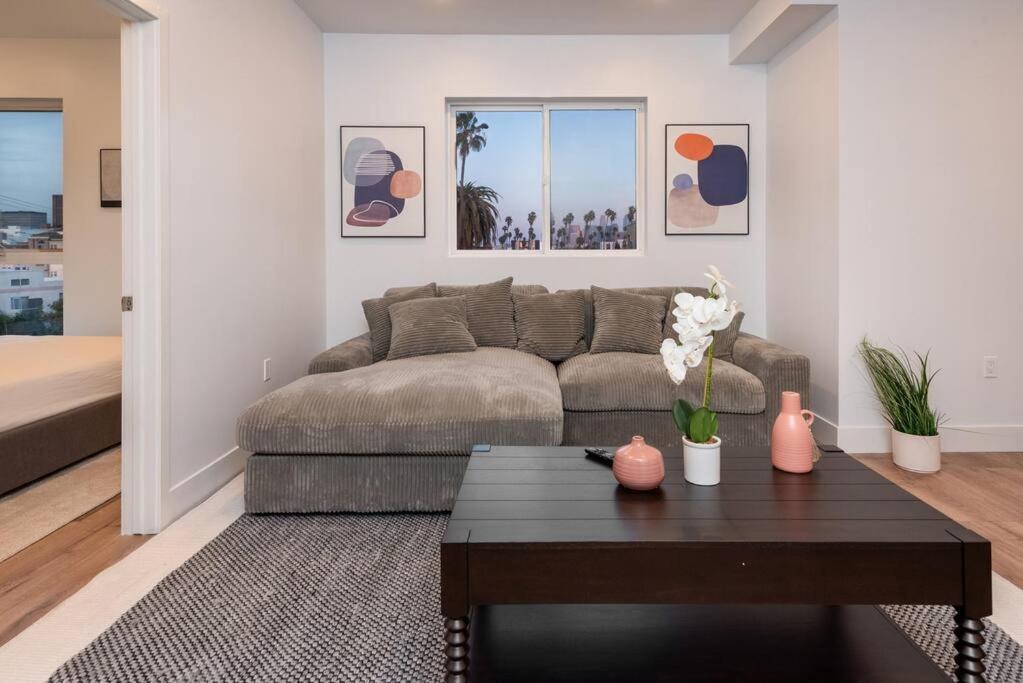Chic And Elegant 2-Bedroom Haven W/ Roof Deck Los Angeles Bagian luar foto